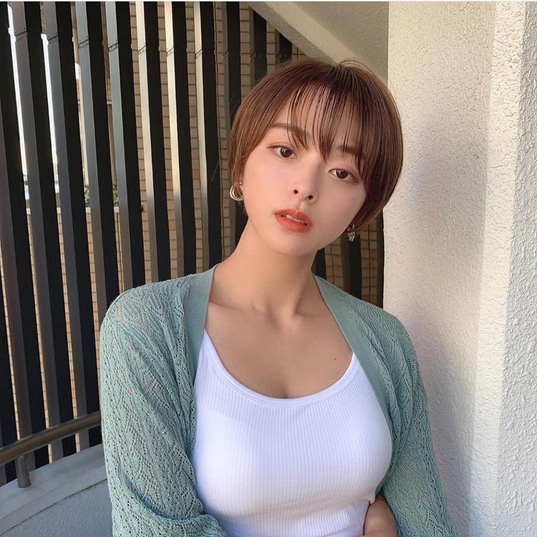 美女JAPANのインスタグラム：「どうも美女JAPANです！✨ ＊ ＊ 今回ご紹介するのはこの方‼️ ＊ ＊ かおりさん！@i_am_kao_ ＊ ＊ とても色気があるし綺麗！！🙈💕 ショートが似合いすぎ！！💕 ＊ ＊ かおりさんのアカウントには他にも素敵な投稿がたくさんあります！✨ ＊ 皆さんも是非チェックしてみてね🧸 ＊ ＊ 明日の投稿もお楽しみに！！ ＊ ＊  #色気 #可愛い #綺麗 #かわいい #写真集 #モデル #美肌 #笑顔 #スタイル抜群 #可愛い #可愛すぎ #会いたい #天使 #美女 #美人 #美しい #清楚 #スタイル #色白 #スタイル抜群 #美脚 #素敵 #カワイイ #応援」