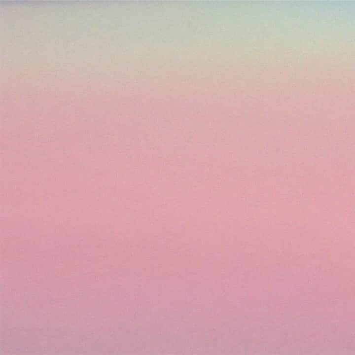 BENIのインスタグラム：「『Made In Love』 Track Teaser 3/3 ⠀⠀⠀⠀⠀⠀⠀⠀⠀ 甘い歌　もっとも深い愛の歌 こんなに簡単に恋に落ちるなんて 想像もしなかった 色んな世界を見せたいよ たとえ道が険しくなっても 上を向き続けて あなたは愛から生まれたから ⠀⠀⠀⠀⠀⠀⠀⠀⠀ #BENIDANIELS #MADEINLOVE」