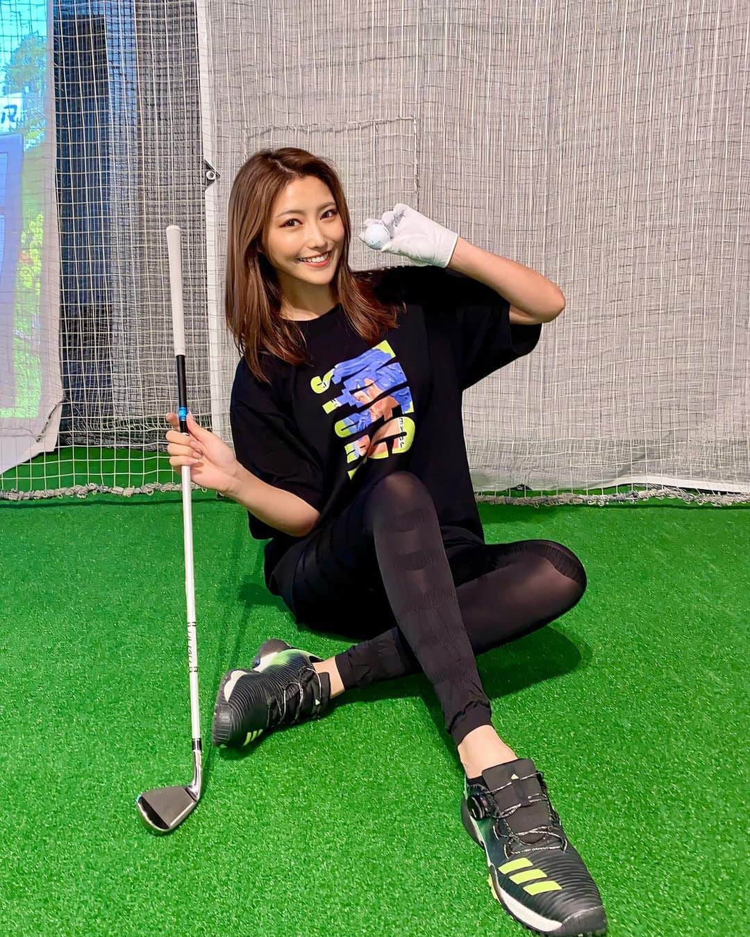 MIKAさんのインスタグラム写真 - (MIKAInstagram)「My new favorite hobby⛳️🥰 むふふ ずーーっと始めてみたかったゴルフ✨ ツアーもなくてずっと日本に居れると自分の時間に余裕ができてね、やってみたかったことや新しいことにどんどん挑戦したいなと思ってるの😌💭 リサちゃんが開いた @premium_golf_studio でイチから教わってきました🙊 プロの方にも指導されている植村啓太さん、本当に分かりやすく教えて下さって🥺✨✨ スロー動画で自分でフォームも細かく確認できて修正してもらったり、とっても楽しく学べてすっかりゴルフにハマってしまった🙈💘 頑張って練習するぞー🔥😊 #golf #lesson #fun #ゴルフ #プレミアムゴルフスタジオ #代官山 #ゴルフ女子」9月23日 22時37分 - cjd_mika