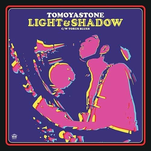 竹内朋康のインスタグラム：「【祝】 本日、アルバム TOMOYASTONE "Breaks & Torus"  から２枚の7inch レコードがディスクユニオンより発売されました！念願叶って嬉しいです。 ジャケットデザインはK.I.Nがバッチリに仕上げてくれました。 店頭でも買えますが、以下のリンクからも購入可能です。 LIGHT & SHADOW / TORUS BLUES(7") https://diskunion.net/black/ct/detail/1008158898 SUNRISE DANCE / PLUTE FUNK(7") https://diskunion.net/black/ct/detail/1008158899」