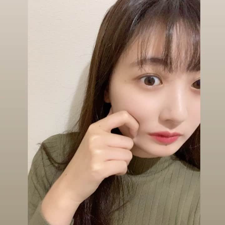 浅賀美咲のインスタグラム：「. いつも配信でしている”にょ〜ん”をやっています😅  フェイシャルエステに行って3週間が経ちました✨ ハリとツヤが出ているように感じました❣️  2枚目は施術中の写真です😆 気持ち良くて眠たくなりました😴  毛穴の汚れは自分では落としきれないので、エステで綺麗にしてもらうと、お化粧ののりも良くなります💫  皆さんも是非clairさんのアカウントもチェックして下さい✨  #clair #clairbeauty #clair_ikebukuro #bitsu_press #美通プレス #フェイシャル #ミスコン #ミス成蹊」