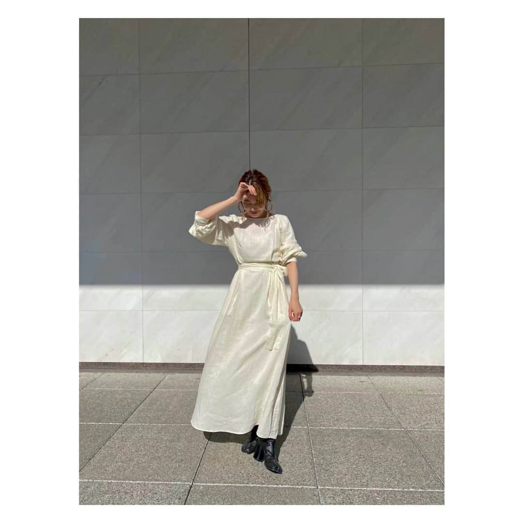 ETRÉ TOKYO ストアさんのインスタグラム写真 - (ETRÉ TOKYO ストアInstagram)「@etretokyo﻿ ﻿ Staff：ルミネ新宿店 ﻿ Sakiko 154cm【@etretokyo_sakiko 】 ﻿ ﻿ #バックオープンコットンワンピース﻿ ￥26,000 + TAX﻿ 着用 : WHITE﻿ ﻿ #etretokyo#etre#fashion#ootd#outfit#coordinate#mineby3mootd#casual#etretokyoshinjuku#etretokyo_staff_ootd#2020etre_aw ﻿ #エトレ#エトレトウキョウ#ワンピース#秋コーデ#シンプルコーデ#大人コーデ#大人カジュアル  #ルミネ新宿」9月23日 22時41分 - etretokyo_store