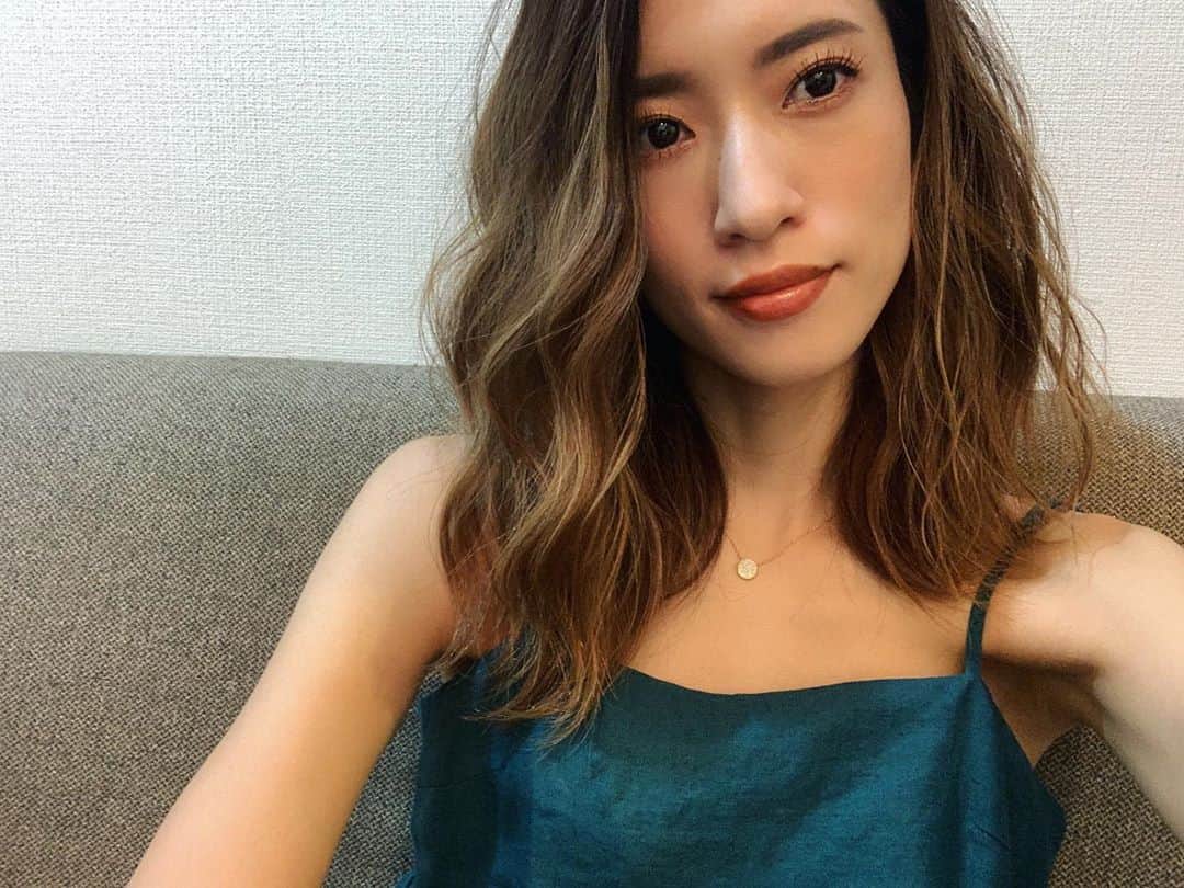 柳めぐみのインスタグラム：「. . 今日は長丁場の配信見てくれた皆さんありがとうございました。 心強い仲間とファンの方々に囲まれて私は幸せものです。 皆さんからの応援を受け次のステージに行けるように柳、頑張ります！！！ どうぞ引き続きよろしくお願いします！ . #美魔女コンテスト挑戦中  #美魔女コンテスト二次審査通過者  #美魔女コンテスト三次審査 #showroom」