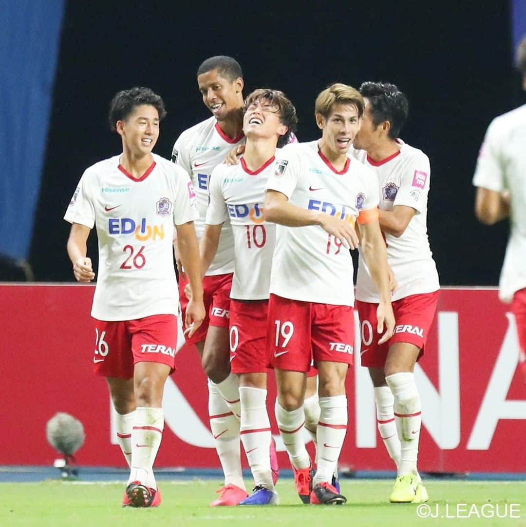 サンフレッチェ広島さんのインスタグラム写真 - (サンフレッチェ広島Instagram)「. ⚽️明治安田生命J1リーグ第18節　試合結果⚽️ 大分トリニータ　0-2　サンフレッチェ広島 前半：0-0 後半：0-2 【得点者】森島司、ドウグラス・ヴィエイラ  3試合ぶりに複数得点を記録し、4試合ぶりに完封🙌　ホームで敗れた悔しさをアウェイで晴らし、勝点3をもぎ取る✊  #井林章 選手 #佐々木翔 選手 #林卓人 選手 #ハイネル 選手 #土肥航大 選手 #森島司 選手 #ドウグラスヴィエイラ 選手 #sanfrecce」9月23日 22時52分 - sanfrecce.official