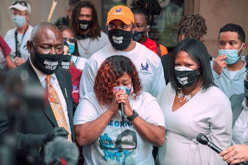 ケリー・オックスフォードのインスタグラム：「I haven’t had the words all day. I still don’t. Thinking of Breonna’s mother, friends and family. My god. I just can’t. #justiceforbreonnataylor」
