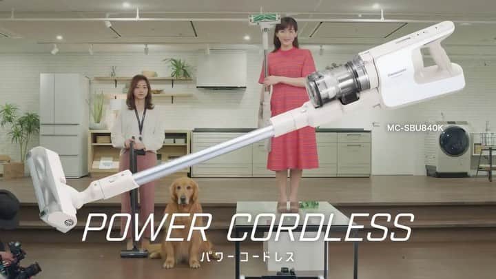 Panasonic ふだんプレミアムのインスタグラム：「. 【今日9月24日は清掃の日】 . パナソニックのパワーコードレスは 髪の毛やペットの毛がからみにくい 「からまないブラシ」を新搭載‼️ . 面倒なブラシのお手入れが ラクになります✨ . 綾瀬はるかさんの実証動画を ぜひご覧ください👀 . --------------------------------- 新搭載「からまないブラシ」でお手入れの負担を軽減 https://bit.ly/3ceWU68 --------------------------------- . #清掃の日 #掃除 #掃除機 #掃除好き #スティック掃除機 #スティッククリーナー #コードレスクリーナー #パワーコードレス #コードレススティック掃除機 #ペット #犬 #猫 #暮らしを整える #暮らしを楽しむ #丁寧な暮らし #ていねいな暮らし #ライフスタイル #日常 #生活 #暮らし #おうち #綾瀬はるか #からまないブラシ #パナソニック家電 #家電 #家事 #パナソニックと暮らす #パナソニック #panasonic」
