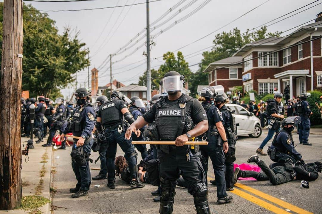 TIME Magazineさんのインスタグラム写真 - (TIME MagazineInstagram)「A grand jury in Kentucky brought no charges against Louisville police officers for the fatal shooting of Breonna Taylor inside her apartment in March, but did charge one officer for endangering Taylor's neighbors, as bullets entered their homes during the late-night raid. @attorneycrump, who represents the 26-year-old's family, called the charges "outrageous and offensive" in a tweet after learning that Brett Hankison, a former police detective, was charged with three counts of wanton endangerment. Hankison faces a maximum of five years in prison. Protests immediately began in the city, where the mayor declared a state of emergency ahead of the announcement. Calls for the officers involved in Taylor's death to be arrested and criminally charged have been echoed from Louisville to Hollywood amid nationwide demonstrations over racial injustice and police violence since George Floyd's killing by police in late May. Last week, the city of Louisville agreed to a settlement with Taylor's family that included a $12 million payment and police reforms. Read more at the link in bio. Photographs by @branbell2019—@gettyimages and @xavierburrell—@nytimes/@reduxpictures」9月24日 8時25分 - time