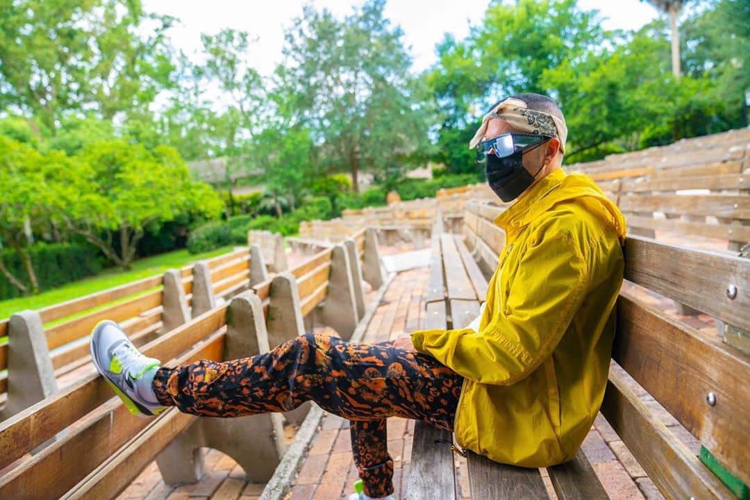 ヤンデルのインスタグラム：「Chillin 🧘🏻‍♂️」