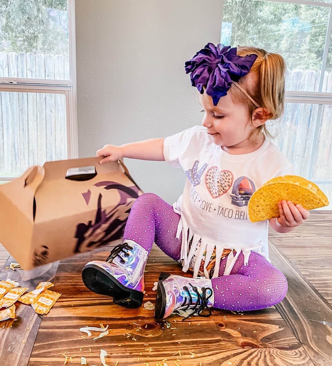 Taco Bellさんのインスタグラム写真 - (Taco BellInstagram)「Baby's first Party Pack.」9月24日 8時48分 - tacobell