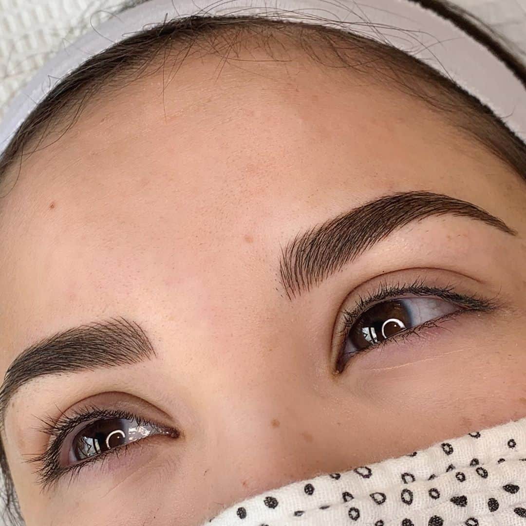 Haley Wightさんのインスタグラム写真 - (Haley WightInstagram)「▫️BEFORE & AFTER MICROBLADING▫️  Interested in getting Microblading by me? Just call the studio at (971)337-5401 or visit our website at studiomeraki.net 😊 . . #microblading #cosmetictattoo #brows #eyebrows #portland #oregon #microbladedeyebrows #microbladed #meraki #ombrebrows #microblade #portlandmicroblade #portlandmicroblading #oregonmicroblade #oregonmicroblading」9月24日 8時46分 - cosmobyhaley