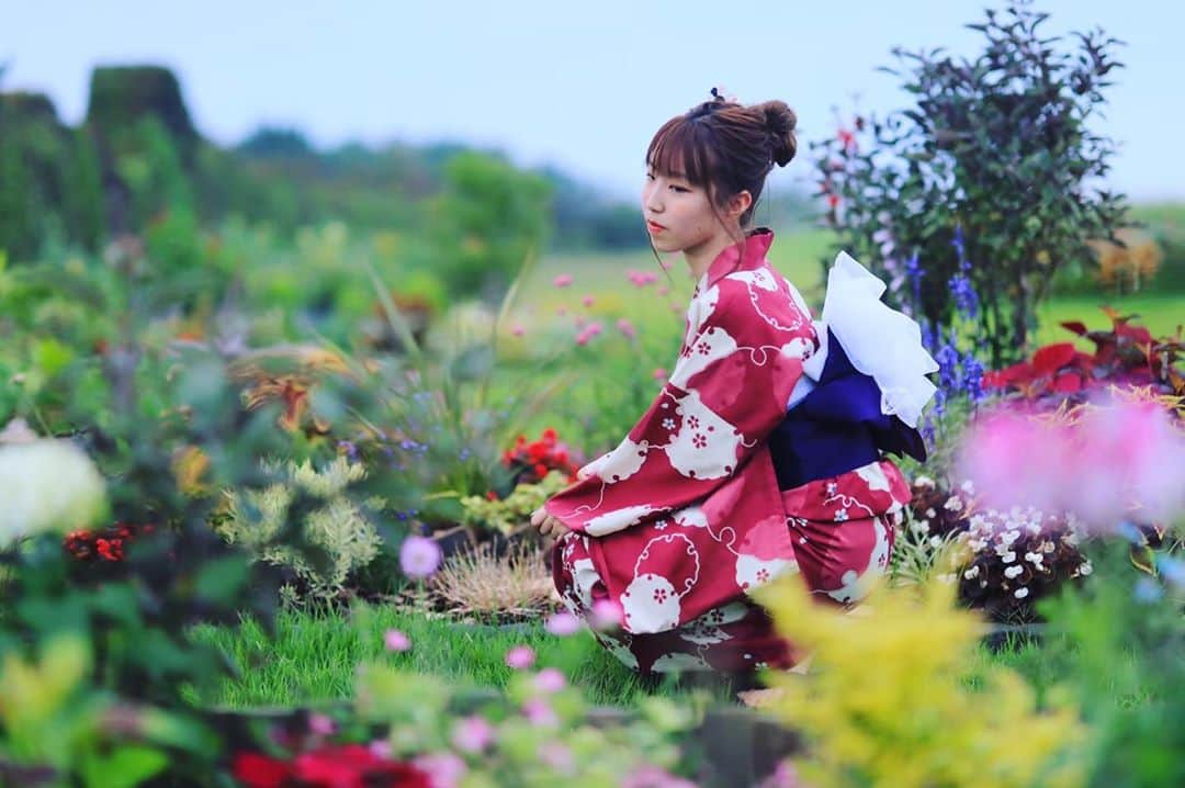 舘林佳史のインスタグラム：「メルヘンチックなお花畑と浴衣撮影✨ モデル:れいかちゃん @reika_9003  ﻿ @ailinq_studio ﻿ ﻿ ༚┈❁┈༚༝༝༚┈❁┈༚༝༝༚┈❁┈༚༝༝༚┈❁┈ ༚༝༝༚┈❁┈﻿ ﻿ 誰でも物語の主人公になれる﻿ ﻿ をキャッチコピーにドラマや映画﻿ 物語のワンシーンの様なDramaticStoryPhot﻿ と言う名前で活動作品作りをしています。﻿ ﻿ 大好評のドラマティックフォトのご依頼は﻿ このクオリティーで30000円〜(ほぼ諸経費)﻿ で受け賜わっています)^o^( ﻿ ﻿ 素敵な作品を一緒に作りたい！﻿ コラボレーションしたい 美容師・メイクアップアーティストさん ・服飾デザイナーさんクリエイターさんも随時募集中です✨﻿ ﻿ お姫様になりたい👸物語の主人公になってみませんか^ ^⁉︎﻿ ﻿ たった一枚の写真で人生が変わる‼️﻿ ﻿ ✨作品作り体験モデルに興味がある方 ドラマティックフォト依頼 撮影依頼 体験モデル募集①お名前②地域③年齢④身長⑤LINE ID⑥応募理由やお問い合わせ内容⑦最近の髪型スタイルの分かる写真をDM下さい✨📩﻿ ﻿ モデル宣材撮影 コンポジ Book作り プロフィール撮影 ブライダルフォト記念撮影 衣装レンタル 成人式 着物 ドレスロケーションフォト スチール サロンモデル撮影 写真集等撮影のご依頼何でもお気軽にお問い合わせDM下さい✨📩 ﻿ ﻿ ༚┈❁┈༚༝༝༚┈❁┈༚༝༝༚┈❁┈༚༝༝༚┈❁┈ ༚༝༝༚┈❁┈ ﻿ ﻿ 【掲載モデル個撮紹介】﻿ ﻿ 掲載モデルを撮ってみたいと思った事はありませんか^ ^⁉️﻿ ﻿ 掲載モデルさんをAilinQにてご紹介出来るようになりました❣️﻿ ﻿ 個撮紹介﻿ @AilinQ﻿ ﻿ ✅ポートレート撮影をやってみたいけどモデルモデルが見つからない。﻿ ✅モデルと一対一でポートレート撮影したい。﻿ ✅撮影会だと撮りたい構図の写真が撮れない。﻿ ✅モデル2人でツイン撮影したい。﻿ ✅友達のカメラマンと一緒にモデルを撮りたい。﻿ ✅モデルとメイクさんを呼んで作品作りをしたい。﻿ ✅スタジオで個撮したい。﻿ ✅海や山で撮影したい。﻿ ✅水着撮影したい。﻿ ✅仕事帰りに撮影したい。﻿ ✅夜景やネオンで撮りたい。﻿ ✅フォトコンにチャレンジしたい。﻿ ✅美容院スタイリストの作品作りコンテストモデル探しや撮影をしたい。カメラマンも探している。﻿ ✅プロのフォトグラファーを 目指している。﻿ ✅プロのカメラマンと同行してもらって勉強したい。﻿ ✅自分の都合の良い日や時間に合わせて撮影がしたい。﻿ ﻿ ༚┈❁┈༚༝༝༚┈❁┈༚༝༝༚┈❁┈༚༝༝༚┈❁┈ ༚༝༝༚┈❁┈﻿ ﻿ 【掲載モデルの個人撮影依頼】﻿ ﻿ お問い合わせは以下の内容を記入しDM 📩﻿ 又はLINE下さい ID510661(舘林佳史)﻿ ﻿ お取り次ぎ致します❣️﻿ ﻿ 件名《個撮モデルお問い合わせ》﻿ ⚫︎氏名:﻿ ⚫︎年齢:﻿ ⚫︎連絡先:﻿ ⚫︎メールアドレス:﻿ ⚫︎カメラ歴: 年﻿ ⚫︎希望モデル名:﻿ ⚫︎希望日:﻿ ⚫︎希望時間:﻿ ⚫︎希望集合場所:  駅や施設名﻿ ⚫︎希望撮影地: 湘南  鎌倉 横浜 ○○公園 等﻿ ⚫︎移動手段: 徒歩  車﻿ ⚫︎希望衣装: ドレス・ロングスカート・ミニスカート・ワンピース・普段着・カジュアル・ショーパン・お任せ・着物・その他﻿ ⚫︎衣装(モデルさんに持って来て欲しい・自分で用意したい)﻿ ﻿ ﻿ ༚┈❁┈༚༝༝༚┈❁┈༚༝༝༚┈❁┈༚༝༝༚┈❁┈ ༚༝༝༚┈❁┈ ﻿ ﻿ ◆撮影料金﻿ ﻿ 基本撮影時間:3時間(休憩時間移動込み)﻿ 15000円﻿ ⚫︎延長:1時間ごとに5000円﻿ ﻿ ༚┈❁┈༚༝༝༚┈❁┈༚༝༝༚┈❁┈༚༝༝༚┈❁┈ ༚༝༝༚┈❁┈ . ．﻿ ﻿ #浴衣#浴衣撮影#花#お花畑#model#photo#カメラマン#ロケーションフォト#ロケ撮影#カメラマン#photographer#モデル募集#ポートレートモデル募集#スナップ撮影#ポートレート部#写真#カメラ﻿ #portrait #portrait_star #jj_allportraits #tv_soul #tv_people #phototag_peop﻿ le #rsa_portraits #portmood #bestphotogram_portraits ﻿ #fix_studio#heart_soul_portrait #東京カメラ部#tokyocameraclub #Instagram」