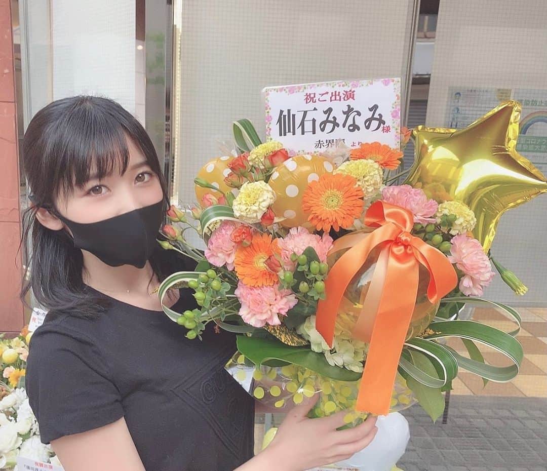 仙石みなみのインスタグラム：「. 🌹 お花も沢山ありがとうです！！！ . #MW05 #flower #cute #love #thankyou」