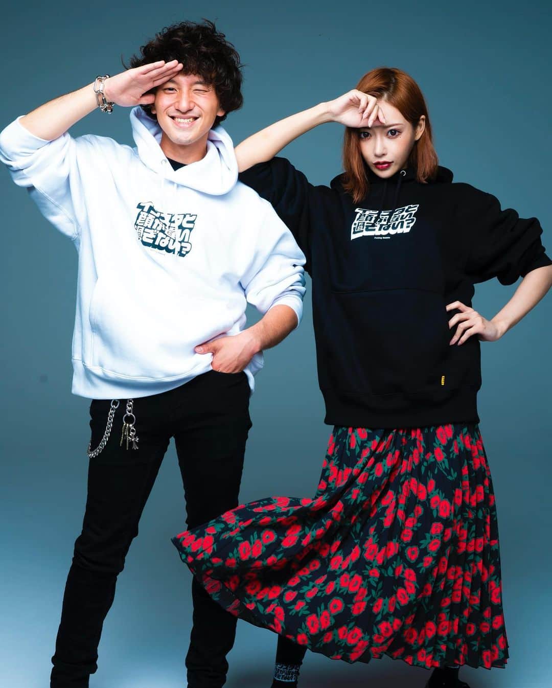明日花キララさんのインスタグラム写真 - (明日花キララInstagram)「最後にフーディー白黒です❤︎ . #FR2 2020AW テーマ「インスタと顔が違いすぎない？」スタートします。 . “虚構”と“加工”が溢れるインスタグラム。 実際に会った時の整合性を彼女達はどう考えているのか。 . Instagram is overflowing with fiction and embellishment. What do these girls think about the discrepancies in their appearance when meeting people? . #FR2 2020AW is to begin, with a theme focused on the disparity between the face they show to instragram and reality. . 充斥着“虚构”和“加工”的Instagram。 她们是如何看待实际见面时的颜值差异？ . 我们开始了由此疑问而产生的#FR2 2020AW“与ins中的颜值差别太大？”为主题的系列商品 . 充滿了各種「虛構」與「加工」的Instagram。 對於實際見到面時的整合性，她們是如何看待的呢？ . #FR2 根據這個問題做出疑問，推出了2020 AW的主題「Instagram的照片和真面貌是不是相差太大了？」。」9月24日 0時45分 - asukakiraran