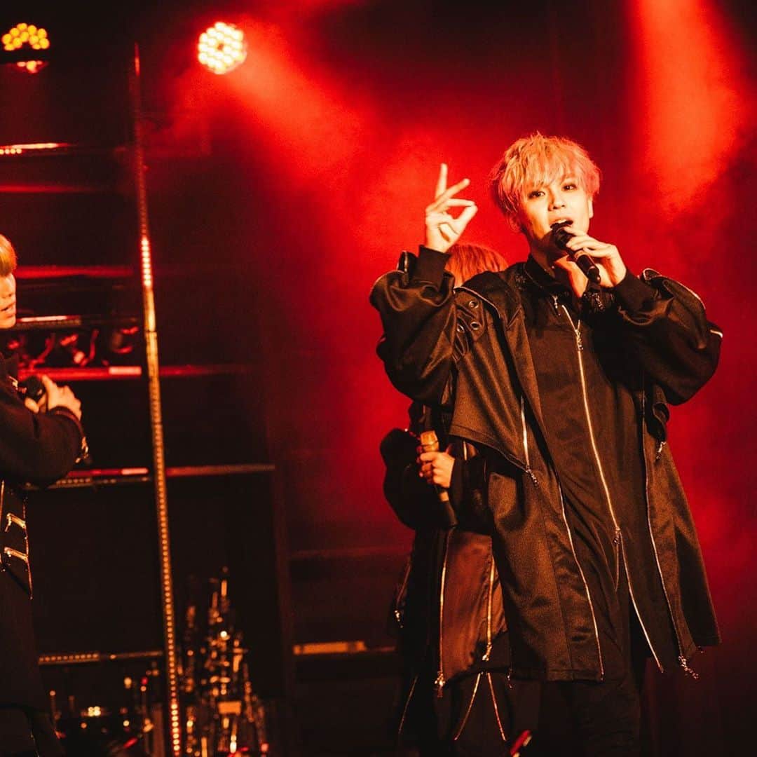 沢村玲/REIのインスタグラム：「今日はオンラインライブありがとう😊  みんなのおかげでとっても楽しいライブになったよ〜🤗  ありがとう☺️  感想待ってまーす😉  アーカイブも見てね！😁  #ONOSPLIVE #ONENONLY #ワンエン #REI #沢村玲 #感謝の気持ち」
