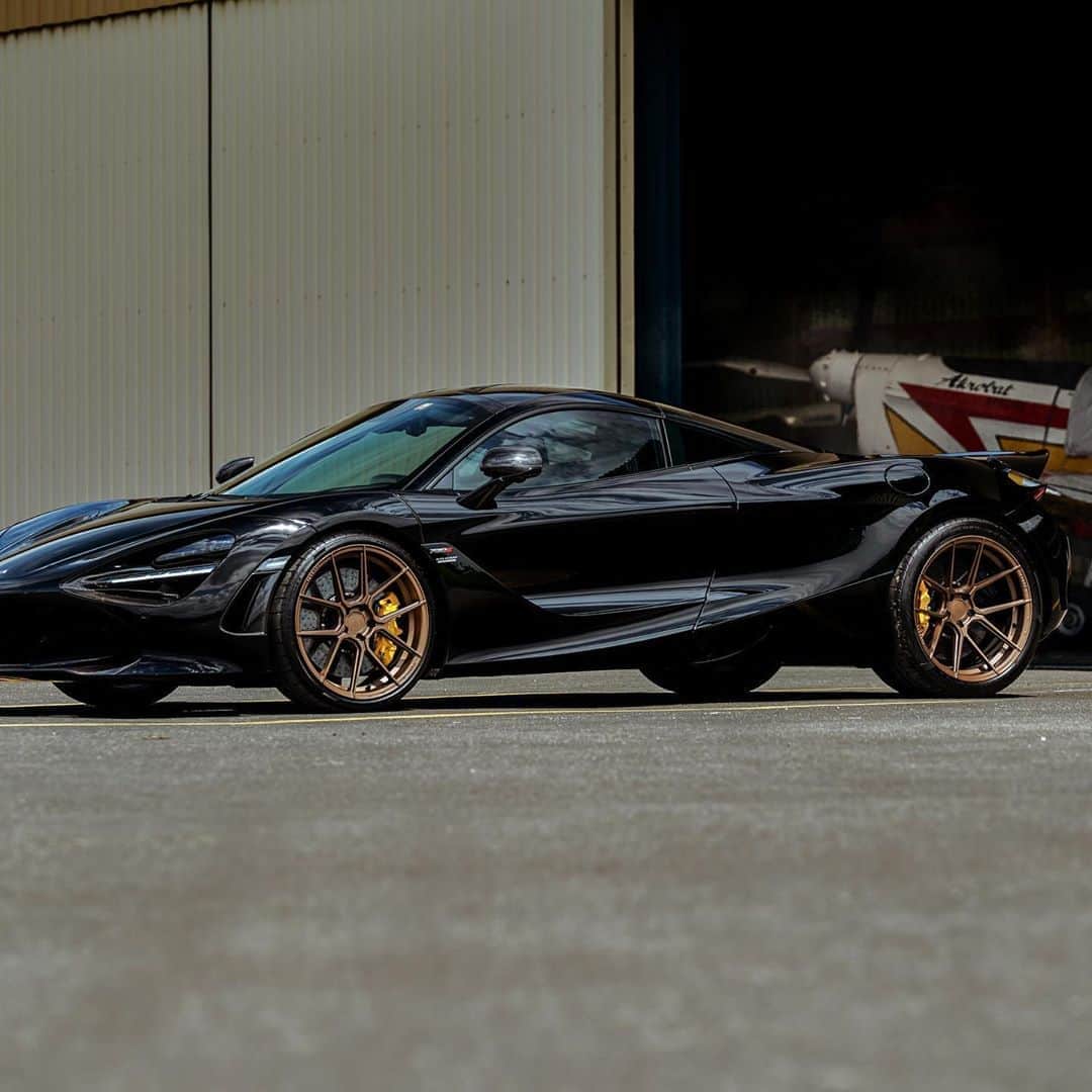CarsWithoutLimitsさんのインスタグラム写真 - (CarsWithoutLimitsInstagram)「McLaren 720s on FR8 available from our friends @limitlesstirerim   We wanna hook you guys up so use our promo code “CarsWithoutLimits” and get 30% off this month. #carswithoutlimits #limitlesstire #dodge #charger #toronto #brampton #vaughan #missisauga #scarborough #tireshop #wheels #rims #tire #tires @ferradawheels」9月24日 0時53分 - carswithoutlimits