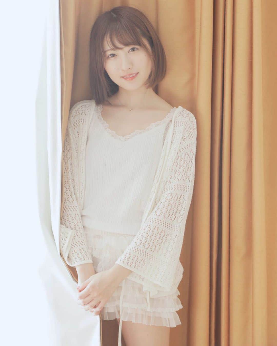 のインスタグラム：「🌥. . 急に寒くなってきて怯えてます. みんな体調には気をつけてね😌. . このままだと秋服を買う前に冬が来そう、、、❄︎. .」
