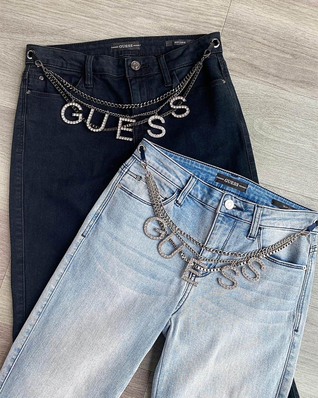 ゲスのインスタグラム：「our new denim staple: the sexy curve logo chain skinny jeans #GUESSJeans」