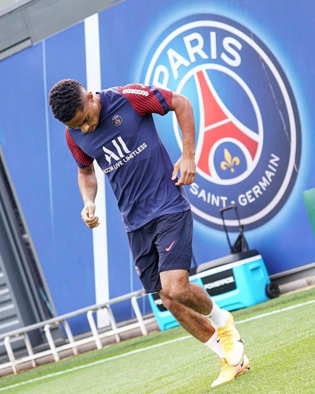 パリ・サンジェルマンFCさんのインスタグラム写真 - (パリ・サンジェルマンFCInstagram)「🏠❤️💙 . 😌 @colin_dagba . #ICICESTPARIS #AllezParis #PSG #Paris #Dagba #Titi #Football #PSGtraining」9月24日 0時58分 - psg