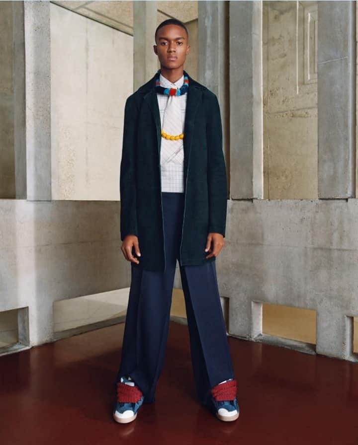 ランバンのインスタグラム：「Lanvin Class of 2020: The "Notebook" printed shirt is embroidered with a handwritten Lanvin signature. Available now via link in bio and in stores. #LanvinFW20 #Lanvin」