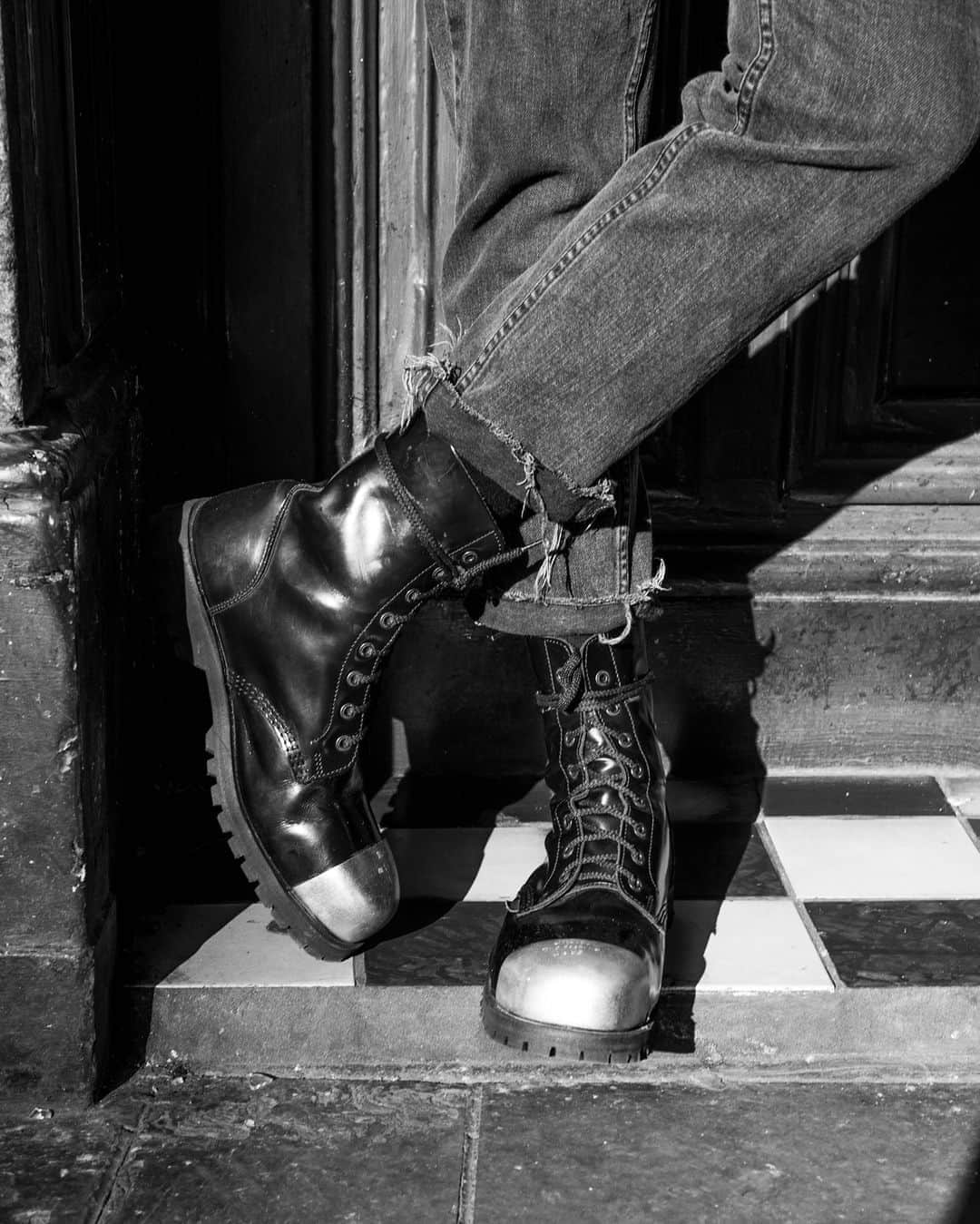 アンダーグラウンドのインスタグラム：「The Original Steel Cap Commando Boot- this option with the external toe cap . The external cap option is also available as a Tracker shoe or all the way up to a 30 eyelet boot. Algender.⁠ ⁠ AUTHENTIC⁠ BRITISH⁠ SUB CULTURE INSPIRED⁠ SINCE 1981⁠ ⁠」