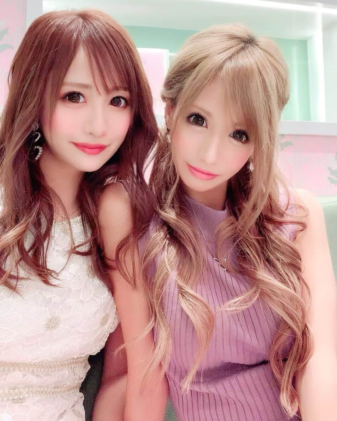 星河るいのインスタグラム：「. . りーちゃんとラデュレ☕️♡.*˚  アフタヌーンティーとか 初めて行ったわ（笑） 店内可愛くてオドオドww . #ラデュレ#アフタヌーンティー#女子っぽいことした#店内可愛すぎ」