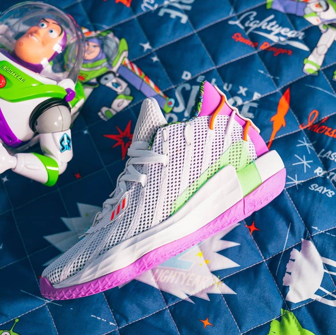 Disney Pixarさんのインスタグラム写真 - (Disney PixarInstagram)「There are no snakes in these boots! The new Adidas collection inspired by Toy Story is available October 1st. #PixarFest」9月24日 1時07分 - pixar