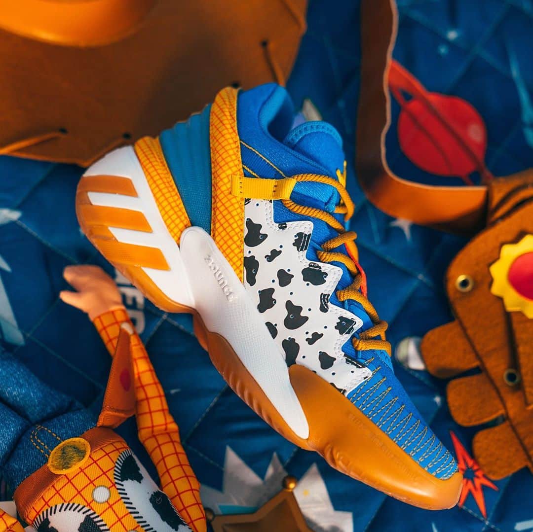 Disney Pixarさんのインスタグラム写真 - (Disney PixarInstagram)「There are no snakes in these boots! The new Adidas collection inspired by Toy Story is available October 1st. #PixarFest」9月24日 1時07分 - pixar