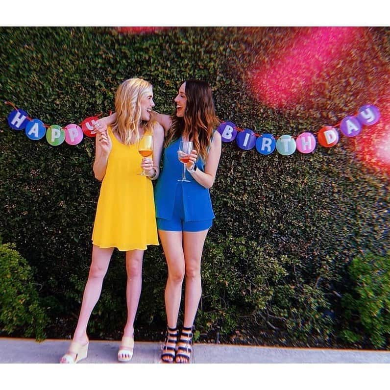 スペンサー・ロックのインスタグラム：「Now & then. 💛💙 if 2020 has taught us anything, it’s that family is everything... amiright?! @chelseajaymes ilu.」