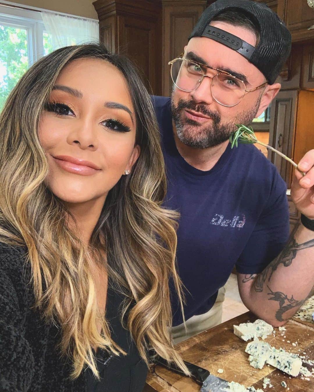 ニコール・ ポリッツィのインスタグラム：「Shooting Fall YouTube Videos 🔥🍁 @misterp79」