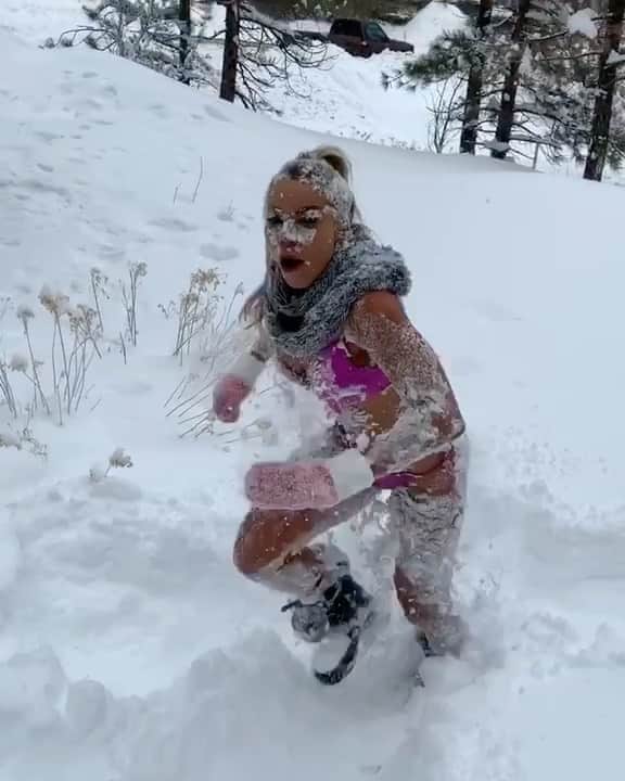 Lauren Drain Kaganのインスタグラム：「Winter is coming🤣 Only 5 days left to join my Fall Challenge🙈 I have less than 50 spots left🙌🏼」