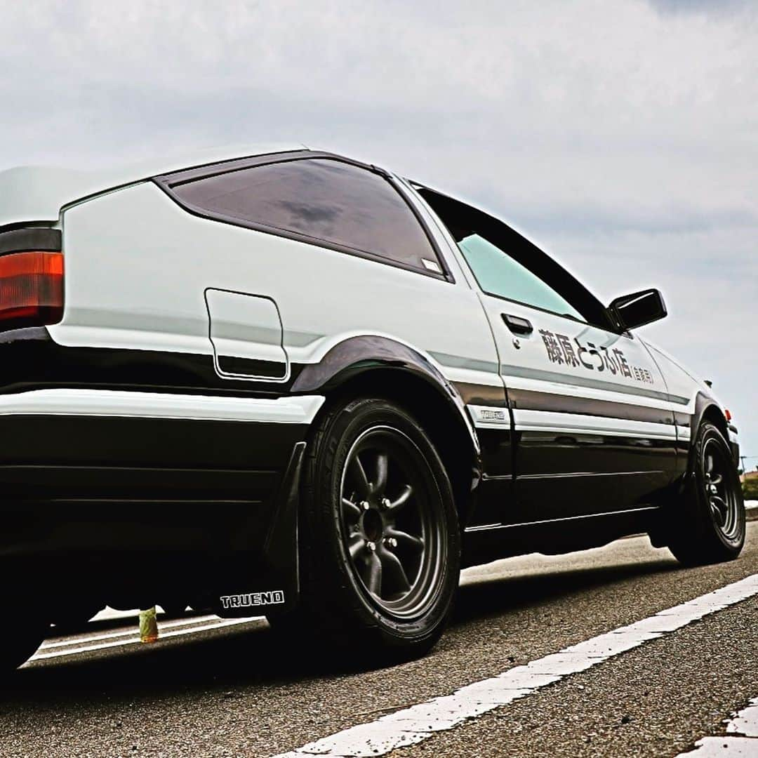 山田スタジアムのインスタグラム：「AE86淡路島ツーリング  #ae86 #toyota #藤原とうふ店 #淡路島 #明石海峡大橋 #道の駅あわじ #sprintertrueno #カローラレビン #スプリンタートレノ #ハチロク#ルート86 #hachiroku  #頭文字d」