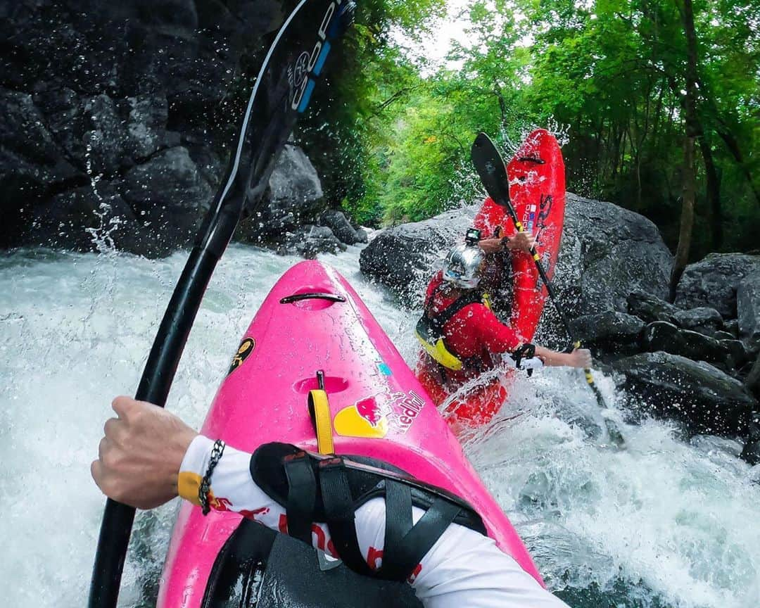 goproさんのインスタグラム写真 - (goproInstagram)「Photo of the Day: Going vertical on the Green River with #GoProAthletes @danejacksonkayak, @nicktroutmankayak + #GoProHERO9 Black 🚣‍♀️ ⠀⠀⠀⠀⠀⠀⠀⠀⠀ Capture action hands-free on #GoProHERO9 Black using Time Lapse Photo Mode. Set your interval, mount your camera, + press the shutter button 💥 We'll handle the rest. ⠀⠀⠀⠀⠀⠀⠀⠀⠀ #GoPro #Kayaking #POV #NorthCarolina」9月24日 1時28分 - gopro