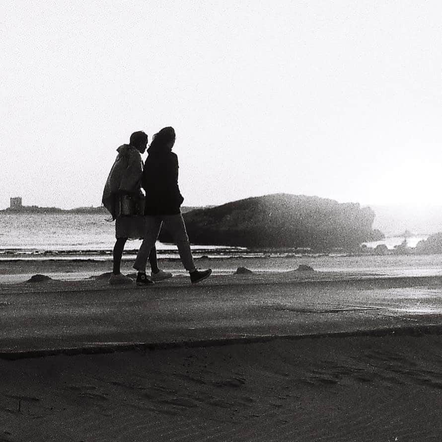 カリッサ・ムーアのインスタグラム：「Happy to be back in Cali spending time with my sis @caylakmoore 💕 pic: @peter.h.hamblin」