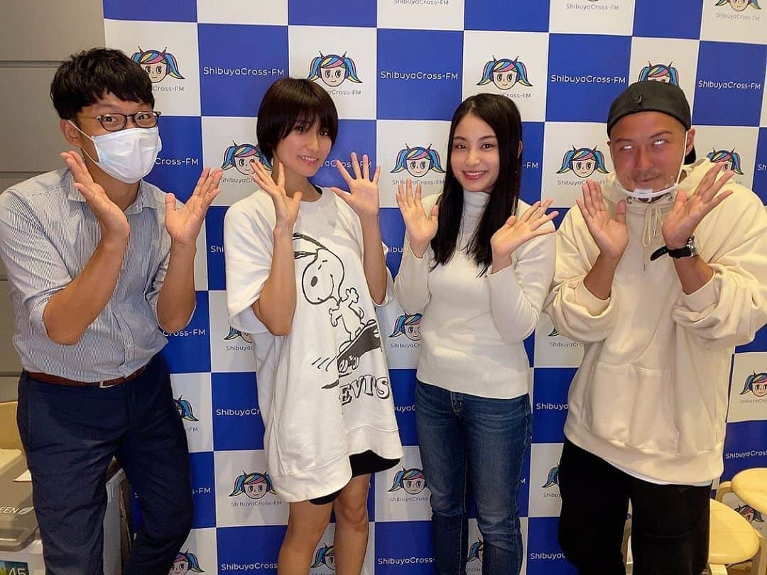 来栖うさこさんのインスタグラム写真 - (来栖うさこInstagram)「渋谷クロスFM "フレッシュチャンネル" . ゲスト出演でした💕 ありがとうございました(*^▽^*) . 植田社長、トロたんさん、シャバダバふじさん . 雨の中、観覧も来て下さって感謝です(*´ー｀*) . . . .  #来栖うさこ  #齧り付きたいお尻 #愛媛県産グラドル #グラドル #グラビア #グラビアアイドル #ショートカット女子 #ショートヘア #お尻 #model #cosplayer #gravureidol #japan #tokyo #asiangirls #sexy #渋谷クロスFM #フレッシュチャンネル #トロたん #シャバダバふじ」9月24日 1時29分 - kurusu_usako