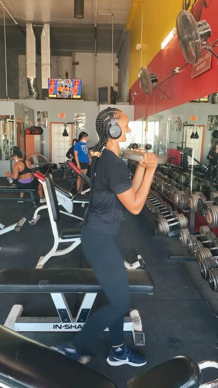 ペイジ・マクファーソンのインスタグラム：「Can’t feel my legs when I’m with you! 💕🥵 @meximar! #legday ⁣ ⁣ ⁣ ⁣  single leg exercises for better control in the ring! 💪🏽 ⁣#peakkickingshape #getintokickassshape #singleleg #workout #tkdtraining #nolimitfitness #fitnesslife #athlete #olympain #taekwondo #exercise」