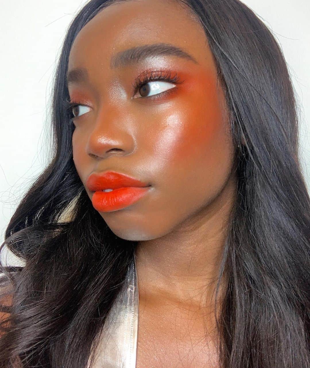 M·A·C Cosmetics UK & Irelandさんのインスタグラム写真 - (M·A·C Cosmetics UK & IrelandInstagram)「When your look is 🔥   @chanellygirl rocking the GAIA look inspired by our iconic collaboration with Gareth Pugh for SS21. Have you tried it on using our new IG filters yet? 🤳   Products used ⚡ - Strobe Cream in Goldlite - Strobe Cream in Peachlite - Powder Kiss Soft Matte Eye Shadow in Devoted to Chili  - Cream Colour Base in Improper Copper - Extended Play Mascara - Powder Kiss Liquid Lipcolour in Devoted to Chili  Creative Direction @garethpughstudio @mccollywood ⁠  Make-up @anatakonyourface for @maccosmeticsuk⁠ @chanellygirl  #MACCosmeticsUK #MACCosmetics #LFWSS21 #SS21 #GarethPugh #MACPowderKiss⁠ #MACXGarethPugh」9月24日 1時51分 - maccosmeticsuk