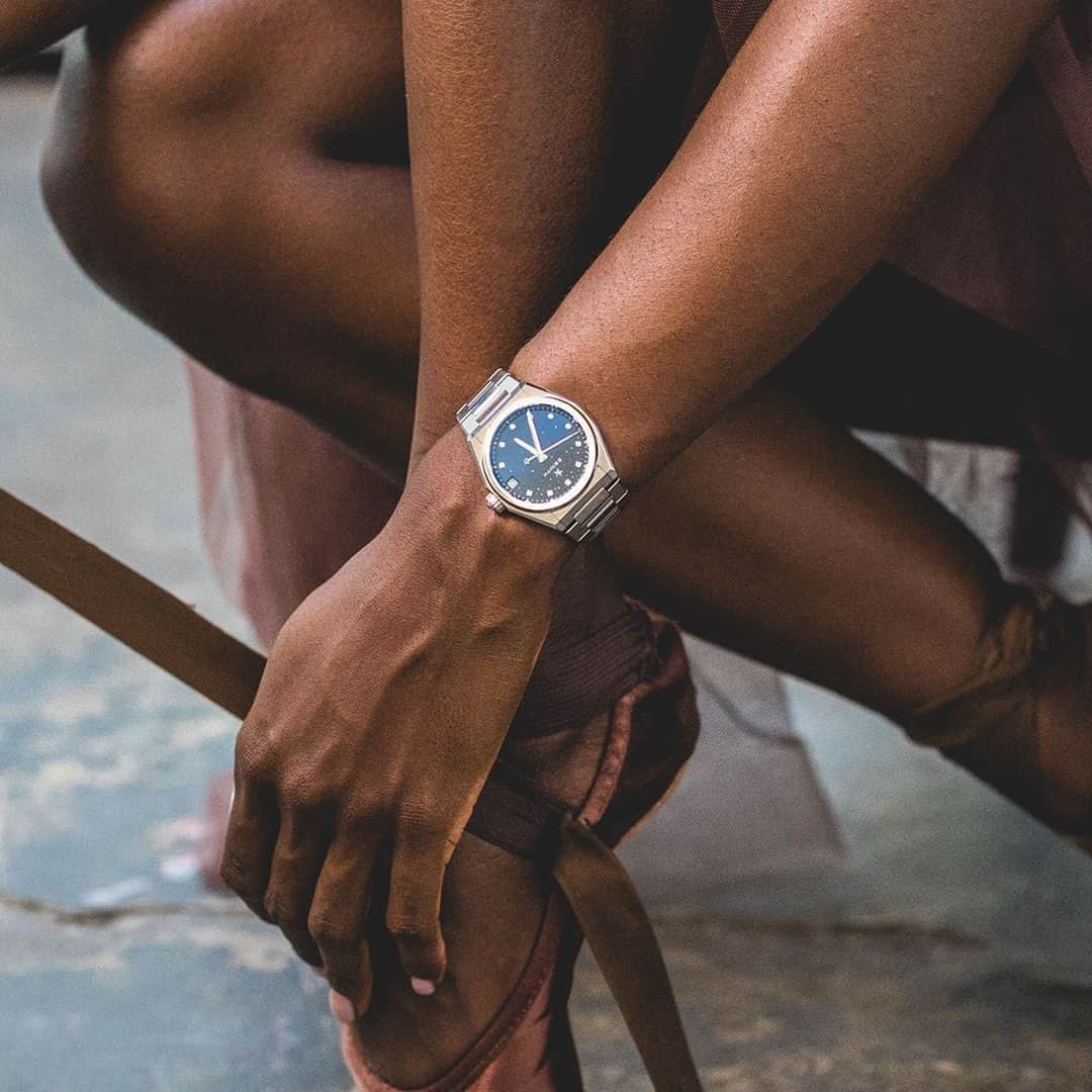 ゼニスのインスタグラム：「#Dreamhers: Precious Adams' choice: the DEFY Midnight with vertical gradient blue dial, evoking a starry night sky where dreams are born.  @preciousagram #Zenith #ZenithWatches #TimeToReachYourStar #ZenithXDreamhers #PreciousAdams #Ballet #NationalBallet #Ballerina #DefyMidnight」
