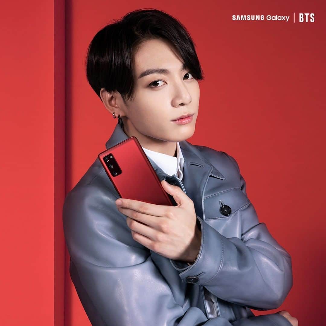 Samsung Mobileさんのインスタグラム写真 - (Samsung MobileInstagram)「Just in from #SamsungEvent: BTS’s #JungKook brings on his passionate side with #GalaxyS20FE in Cloud Red. #GalaxyxBTS @bts.bighitofficial」9月24日 2時00分 - samsungmobile