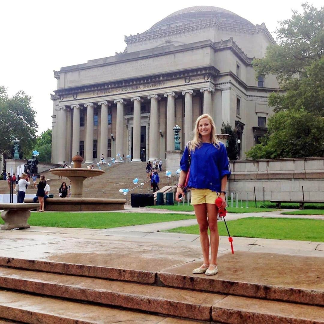 サッシャ・ディギーリアンさんのインスタグラム写真 - (サッシャ・ディギーリアンInstagram)「My first day of school (2012) @columbia - sending all of you freshman extra love this semester! I’ve teamed up with @redbull and whether you are going back to college virtually or on campus, we've got your back and are here to keep that excitement and community alive! Register and tune in TMRW (9/24) to hear from me and my fellow Red Bull athletes about our college experience, tips and tricks, and more! Link in BIO!  #givesyouwings」9月24日 2時01分 - sashadigiulian