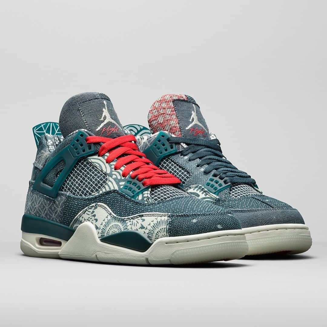 Sneaker Newsさんのインスタグラム写真 - (Sneaker NewsInstagram)「Releasing outside of North America is the Air Jordan 4 Retro "Deep Ocean". This particular release is separated from the rest of the Holiday 2020 collection as it features a Japanese-inspired patchwork upper. For a closer look, hit the link in our bio.」9月24日 2時02分 - sneakernews