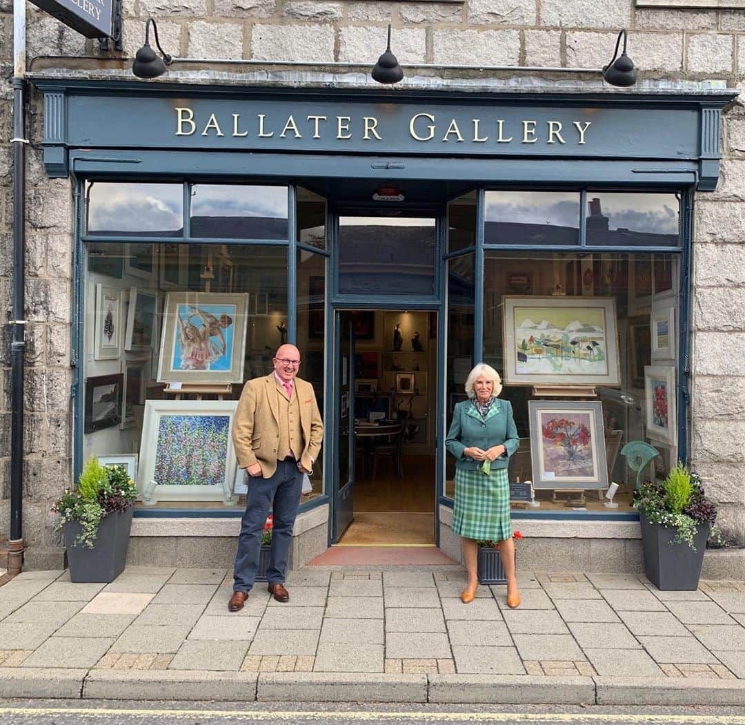 クラレンス邸さんのインスタグラム写真 - (クラレンス邸Instagram)「The Duchess of Rothesay today visited two organisations in Aberdeenshire to hear about how they have coped during the Coronavirus pandemic.  🏡 First, Her Royal Highness visited @crathieopportunityholidays, a charity which provides self-catered holiday cottages designed and equipped for people with disabilities. The Duchess has been Patron since 2007 and was today taken on a short tour of the cottages.   🎨 Later, Her Royal Highness visited @ballatergallery, an art gallery showcasing mainly Scottish artists with an international reputation. HRH toured the gallery with owner David Reid, who has previously fundraised for cancer care charity, @maggiescentres.」9月24日 2時10分 - clarencehouse