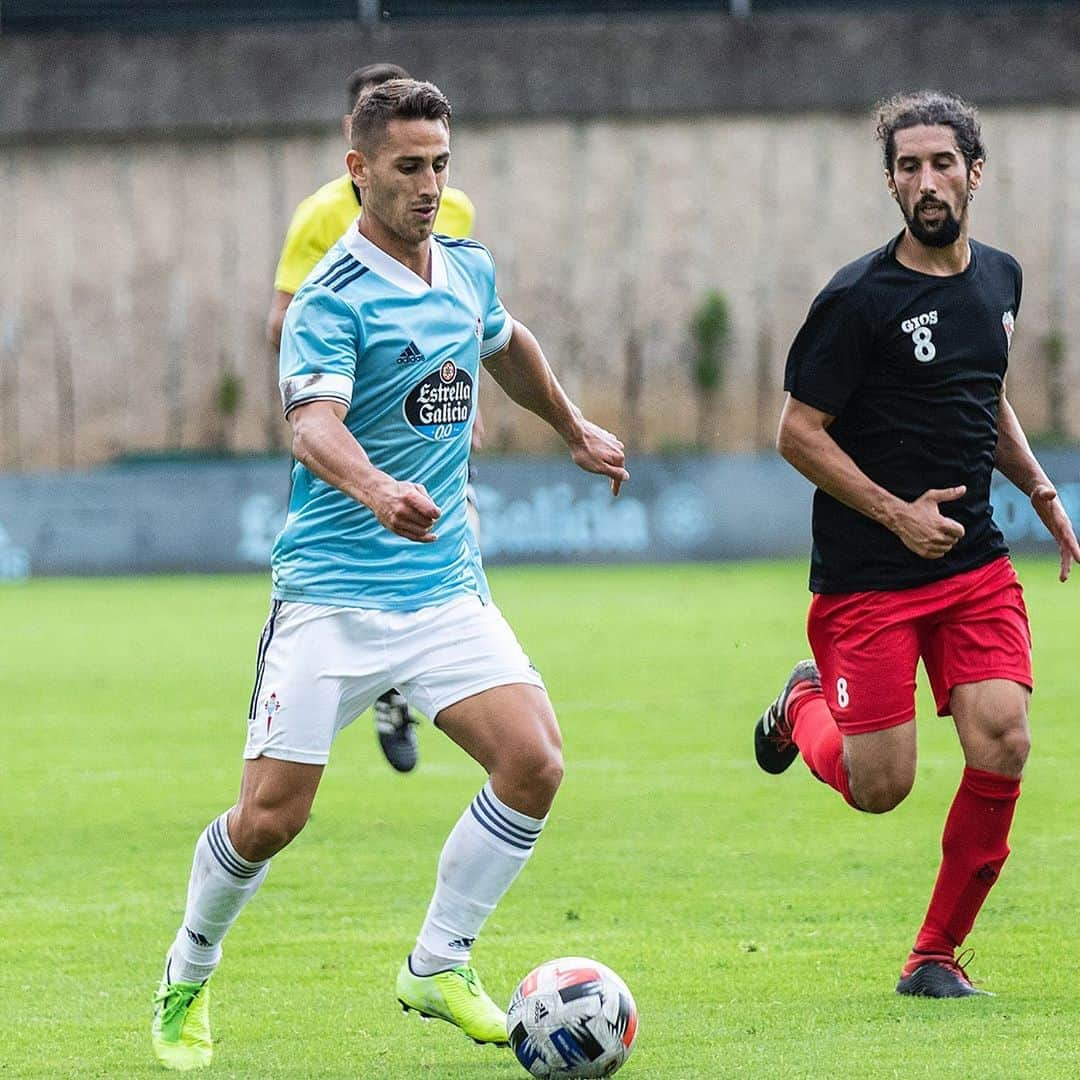 セルタ・デ・ビーゴさんのインスタグラム写真 - (セルタ・デ・ビーゴInstagram)「CELTA B 💙 Vitoria do filial celeste 1-4 no amigable ante o @arosa_sc. . ⚽️⚽️ Lauti  ⚽️⚽️ Manu Justo . #ACanteira #CeltaB #RCCelta」9月24日 2時23分 - rccelta