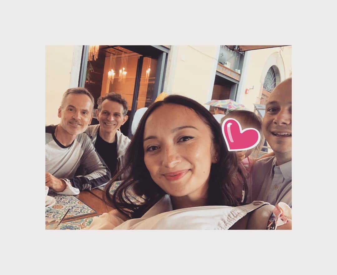 のインスタグラム：「So lovely to catch up with our neighbours from back in the london days @signorlodato @lodatocreative 💜 . . . #friends #catchup #neighbours #firenze #florence #tuscany #italy #travel #goodtimes」