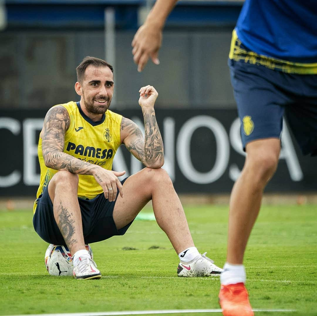 フランシスコ・アルカセルさんのインスタグラム写真 - (フランシスコ・アルカセルInstagram)「🧾Crónica de un día en la oficina, siempre con una 😁 • #VillarrealCF #PacoAlcácer #LaLiga」9月24日 2時47分 - paco93alcacer