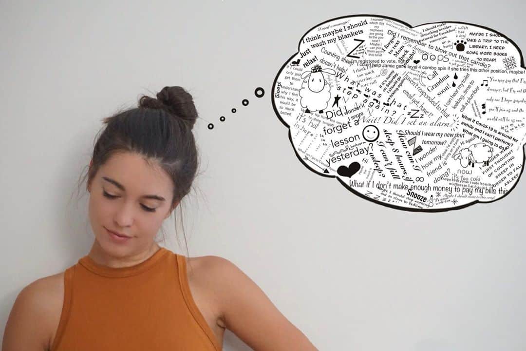 アリッサ・シズニーのインスタグラム：「When you’re trying to sleep but can’t...」