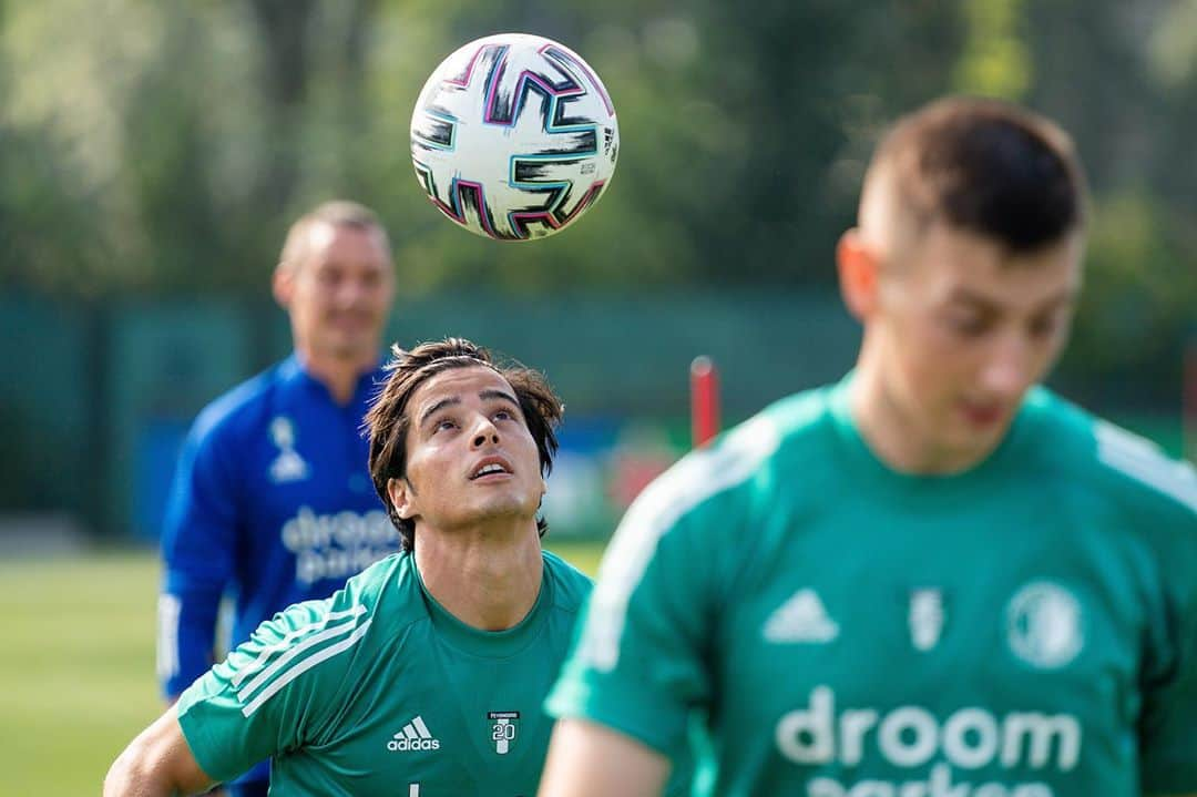 ジョアン・カルロス・テイシェイラのインスタグラム：「⚽️👀🌍」