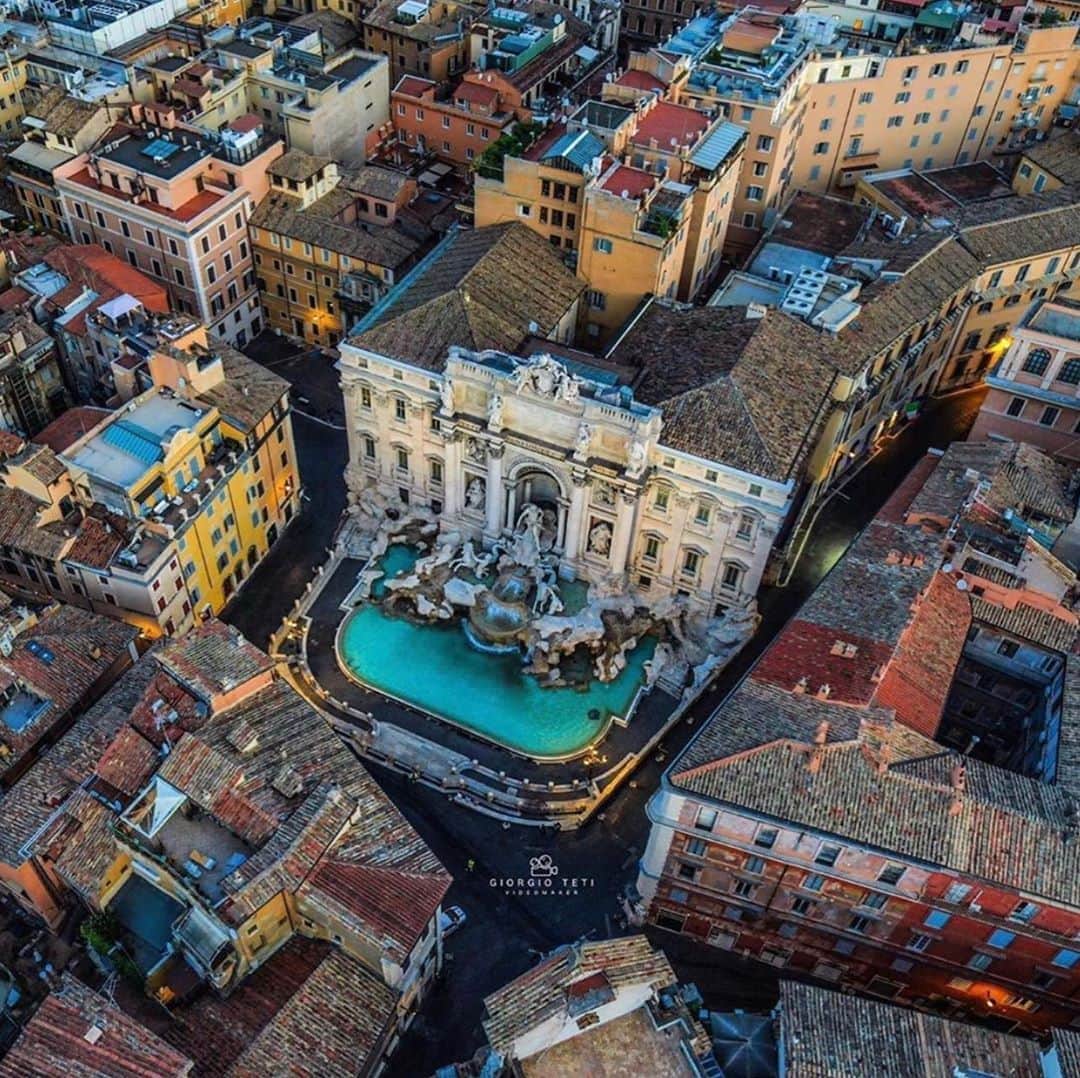 Instagramersさんのインスタグラム写真 - (InstagramersInstagram)「Fantastic aereal view at Fontana di Trevi in Rome by @giorgioteti and @igersroma 🤩🙌🏻✨🚁📸✨ #igersroma #weareigersit #italia #roma #igers」9月24日 3時35分 - igers