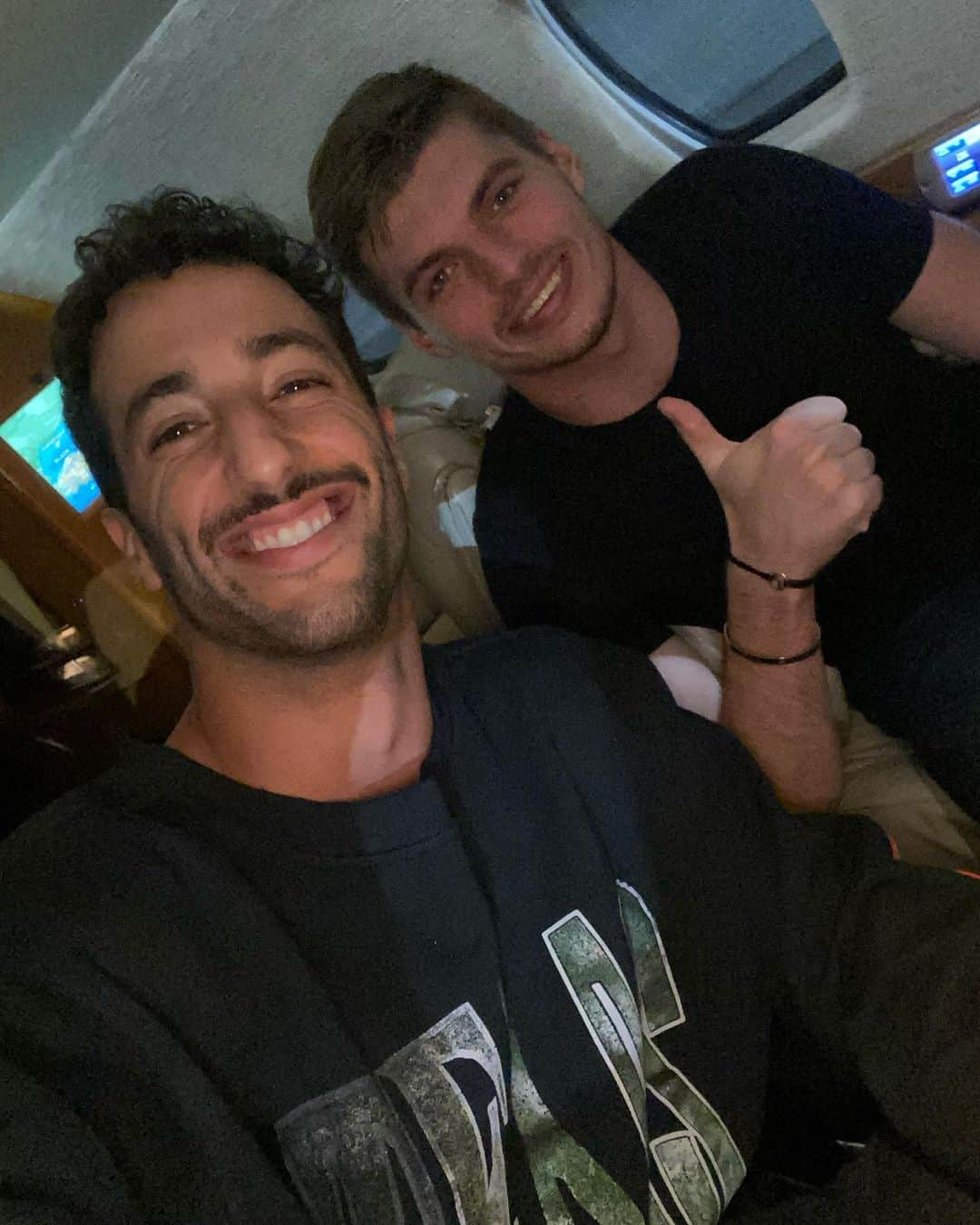 ダニエル・リカルドさんのインスタグラム写真 - (ダニエル・リカルドInstagram)「We’ve landed. Shoutout Uber pool 😄」9月24日 3時52分 - danielricciardo