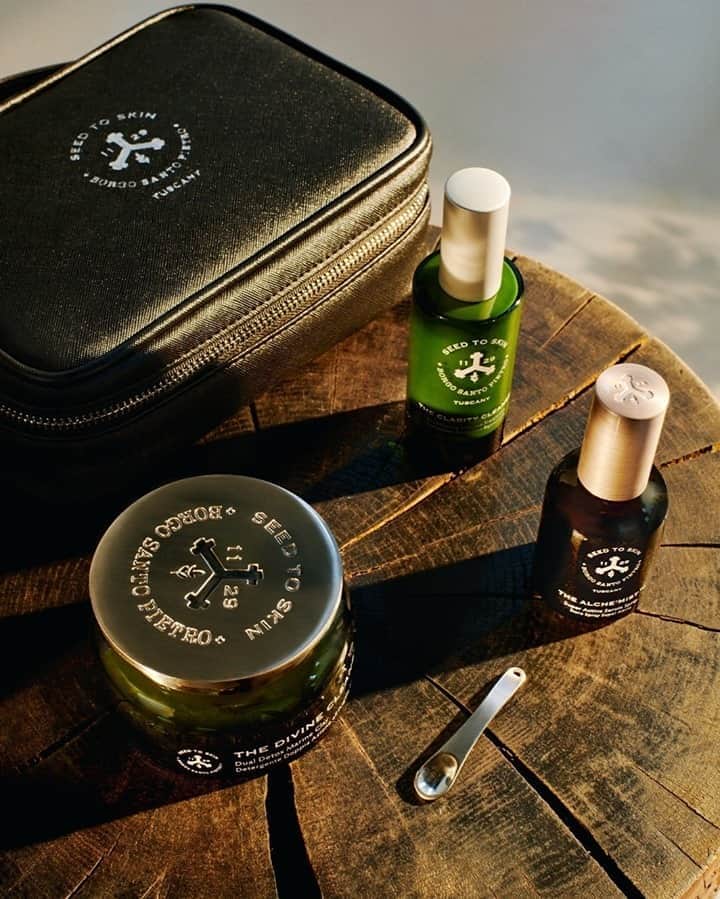 MR PORTERのインスタグラム：「The past few years have seen craftsmanship and sustainability join hands once more. As it turns out, the old ways – traditional methods and reliance on what nature provides – had something going for them, and nowhere is that more true than with @seedtoskin_official’s line of grooming products. The organic ingredients used to make its bathroom essentials are largely grown on the brand’s own Tuscan farm. Anything Seed to Skin isn’t able to grow itself is sourced from micro-producers and wild foragers. These powerful natural ingredients come together to make creams and serums that are seriously good for skin – presented in glass jars are handblown in Italy. You’ll think twice about tossing out the empties #MRPORTERxItalianMasters」