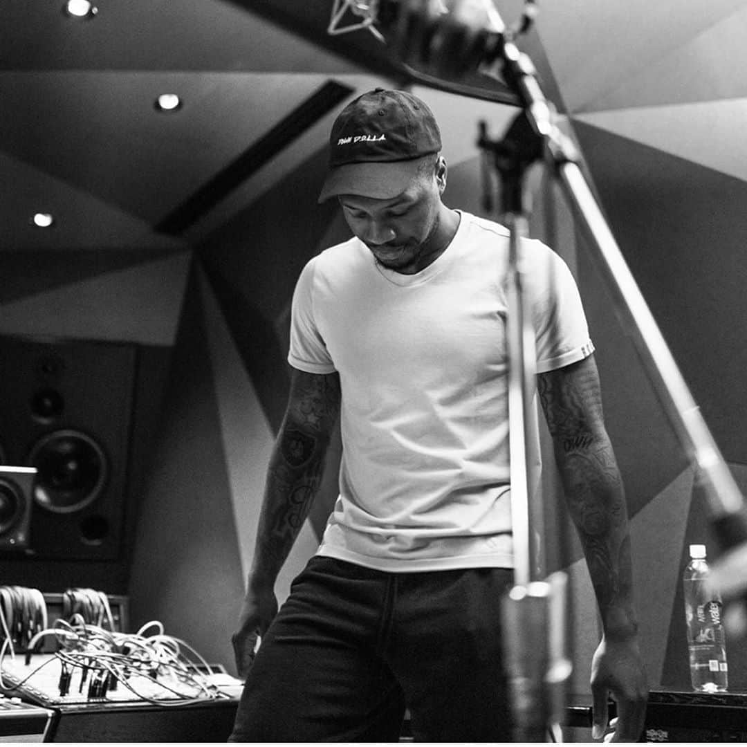デイミアン・リラードのインスタグラム：「Of a different cloth. New music soon come... #DameDOLLA」